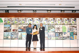 Mr. Michael Suen Ming-yeung, Secretary for Housing, Planning and Lands (right) presenting the award to Prof. Edward Ng (left)